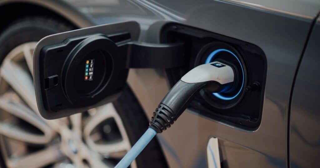 Toyota RAV4 hybride rechargeable 2026 - SUV familial électrifié