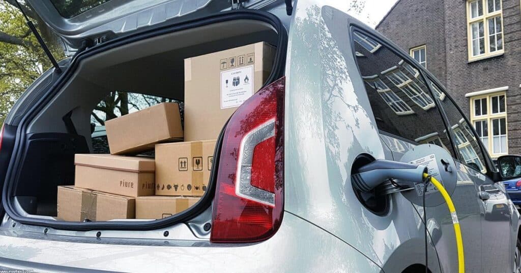 Renault Twingo utilitaire électrique en livraison urbaine