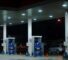 Pompe a essence dans une station-service en France, baisse des prix du carburant en 2026