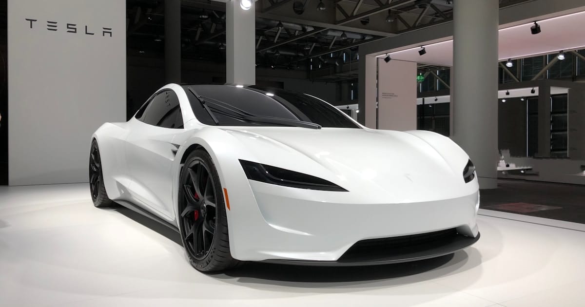 Tesla Cybercab : le robotaxi sans volant roule enfin, la France teste l&rsquo;autonome
