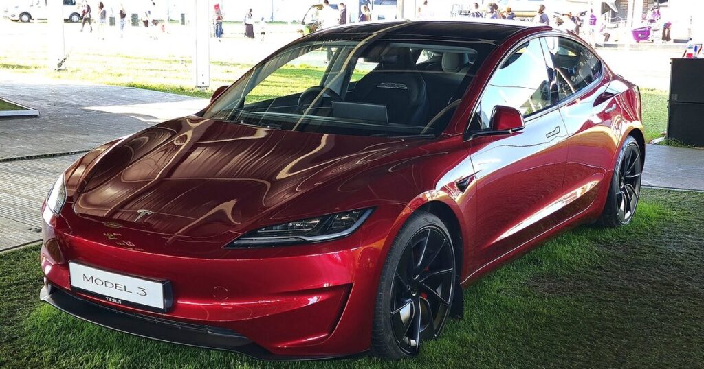 Tesla Model 3 - Tesla Model 3 ( )