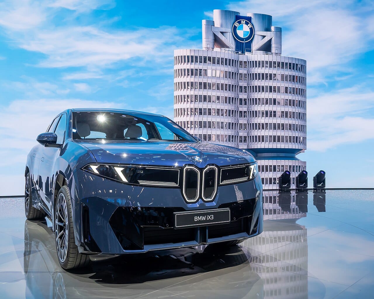 BMW iX4 2027 : prix dès 73 950 €, jusqu&rsquo;à 828 km d&rsquo;autonomie