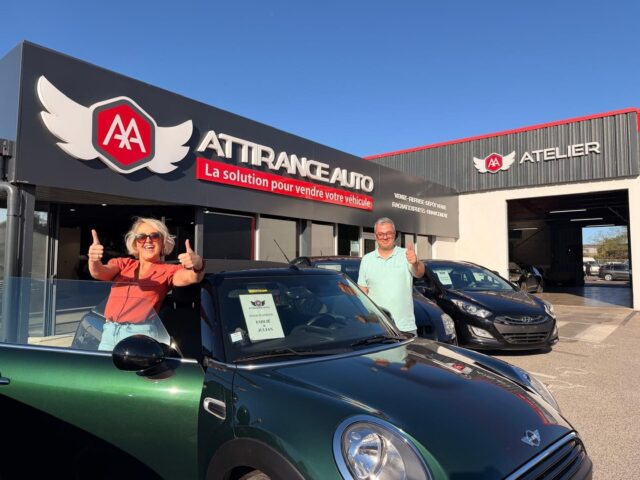 🔑 Il n'y a pas de plus beau moment chez Attirance Auto que celui-là : la remise des clés ! Des pouces levés, des sourires jusqu'aux oreilles et même quelques bu